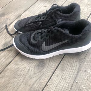 Black Nike Flex Experience Running shoes